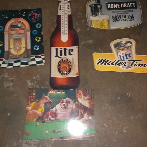 Mint condition beer signs and one moon mirror - Picture 1 of 3